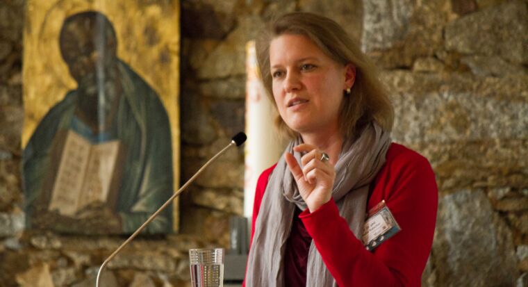 Prof. Dr. Nadia Kutscher von der Uni Vechta referiert über die “Mediatisierung von Kindheit und Jugend”. (Foto: Jonas-Titus Kerber)